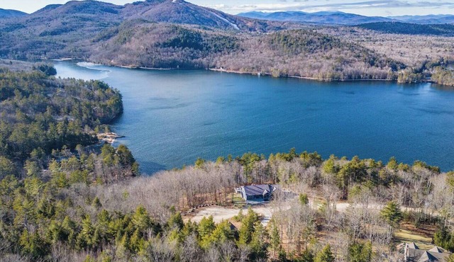 Breath Taking Mountain Views and South Pond