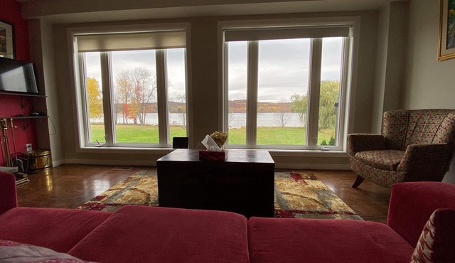 Bright airy cottage on Wilson’s baynnBoat and motor available for extra feen