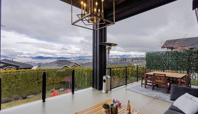 Bright open-concept home in Kelowna with lake views, high ceilings, fireplace. in Kelowna