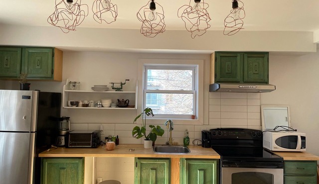 Bright, quiet apartment in Montreal