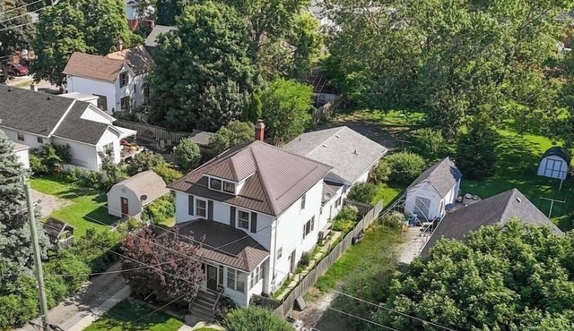 Bright & Spacious Traditional Chatham home near Downdown in Chatham