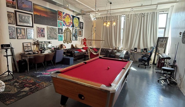 Brooklyn Loft with 8 ft pool table, king sized bed, full wall of windows and AC!