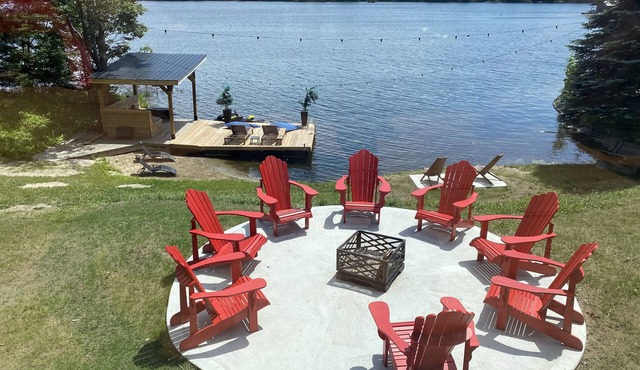 Bulloch's Retreat - Your Own Private Lake Side Resort!