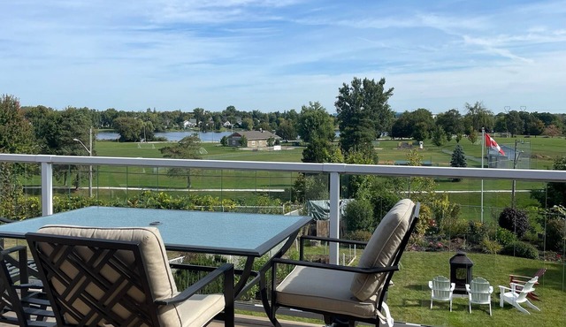 Bungalow with Rideau River View – Available Oct-Apr