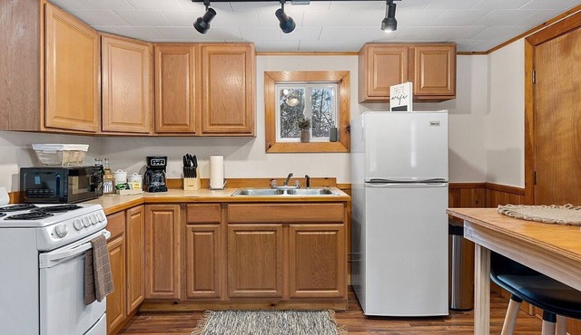 Cabin W/Private Hot Tub~ Pet Friendly NEar Loon Mtn, Waterville & OWls NEst Rst