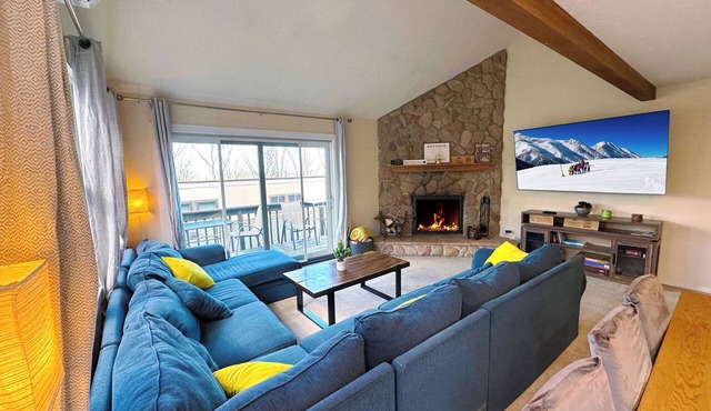 Camelback Ski-in/Ski-out Game Room & Pool