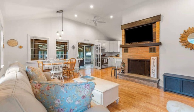 Cappawack Cottage | Firepit & Private Beach Nearby