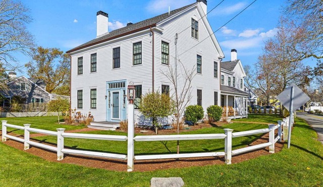 Captain Isaiah House: 033-Y Classic Sea Captain's House, Walk/Bike to Everything