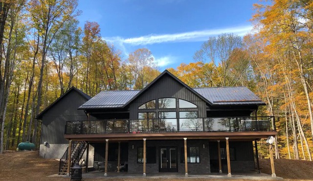 Carson’s Cottage - Explore 5 Acres with Waterfront