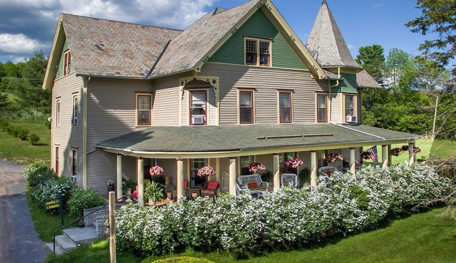 Catskill Victorian Inn with spectacular mountain views, fireplace, and hot tub