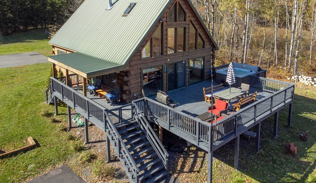 Catskills Getaway Home W/Hot tub, Game room, fire pit and basketball court