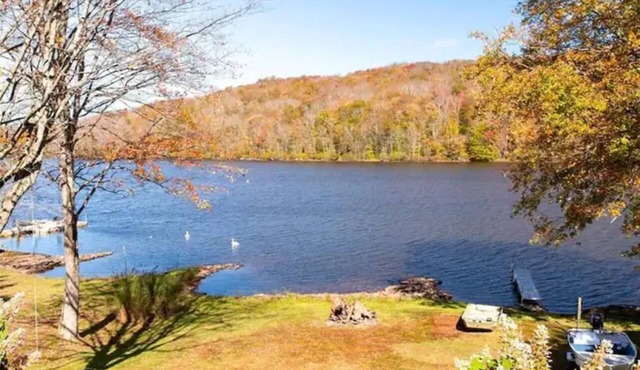 Catskills Lakefront w/Kayaks, HotTub & Firepit
