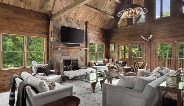 Cedar and Stone House, Minutes from Mt Snow & Hermitage