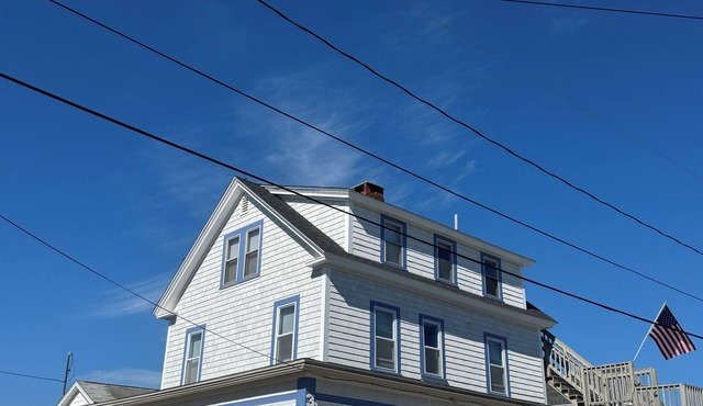 CELEBRATE AMERICA 250 AT THE BIG BEACH HOUSE! CLASSIC, NEW ENGLAND FAMILY HOME