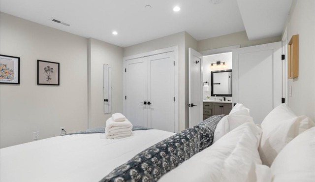 Central 2-BR City Sanctuary - Commuter-Friendly in Washington
