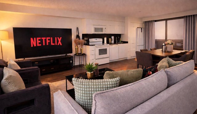 Central 2BR Condo | Steps to CN Tower & Union Station in Toronto