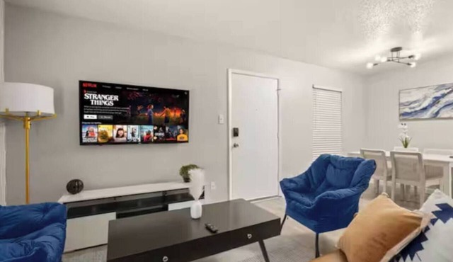 Central Austin Parking Sleeps 5 Pet Friendly in Austin