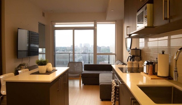 Central Condo in Heart Of Yorkville
