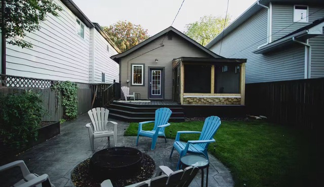 Central Home w/Backyard and Garage parking Space close to Broadway and Downtown in Saskatoon