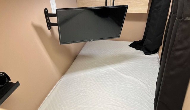 Central Toronto Pod Hotel Near Transit