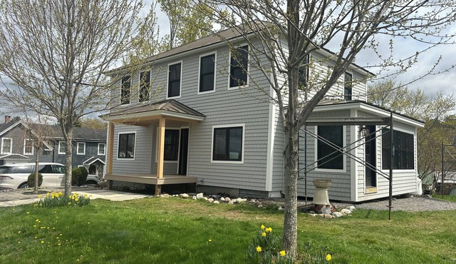 Centrally located 3 bedroom in downtown historic Belgrade