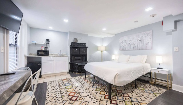 Centrally located Stay In Boston's Bay