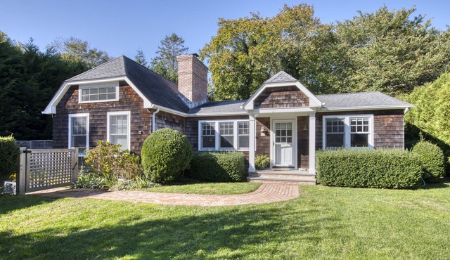 Centrally located East Hampton Beach Cottage!