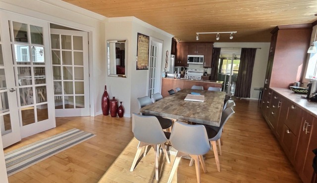 Chalet chez Toutou with spa, sauna and swimming pool in Saint-Roch-de-Mékinac