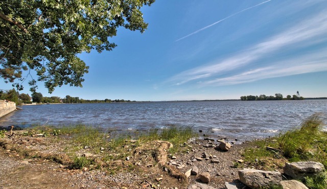 Chalet SUR LE Lac, A Quelques PAS DU LAC St-louis