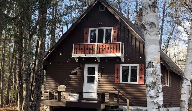 Chalet w/AC, Deck + Seating, Grill, near Swimming