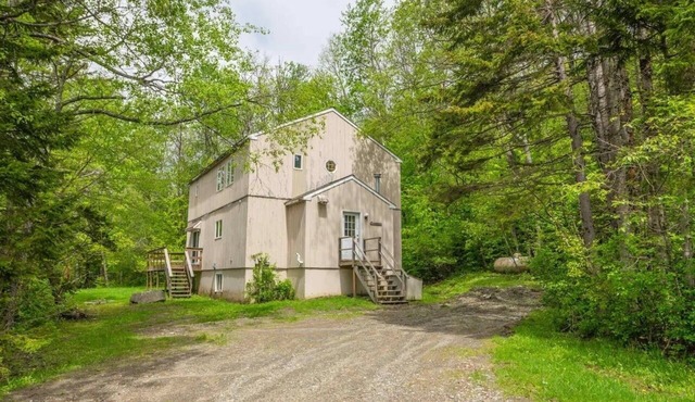 Chalet With A/C, 5 minutes from golf and Mount Snow