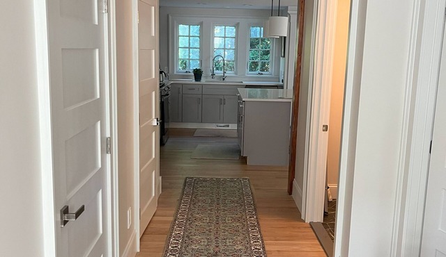 Charm & Peace in Lovely Padanaram House on Elm Street!