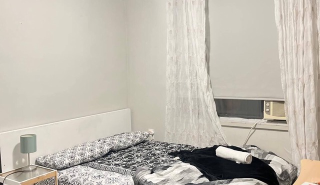 Charming 1-bedroom apartment with AC and WiFi in lovely Toronto