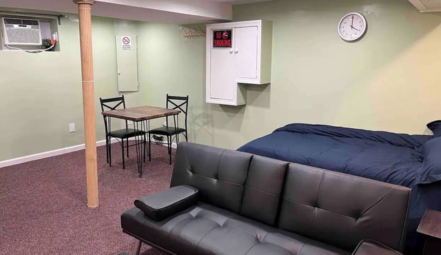 Charming 1-bedroom basement apartment in Floral Park with WiFi and AC