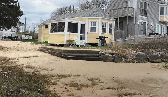 Charming 1 Bedroom Cottage on the Water!