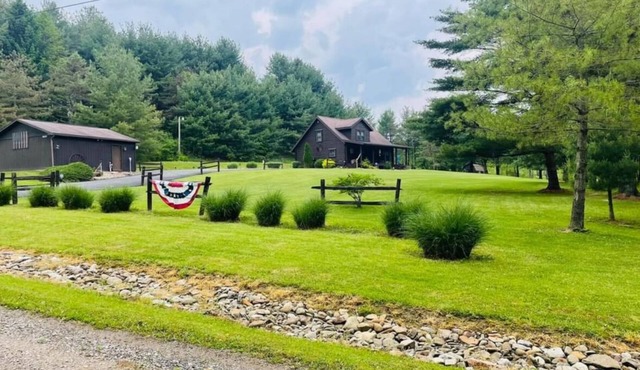 Charming 2/2, private cabin in adorable Carrollton, close to Amish County 🌸 in Carrollton