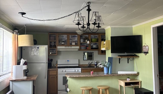 Charming 2-bedroom cottage in brilliant Moultonborough with AC.