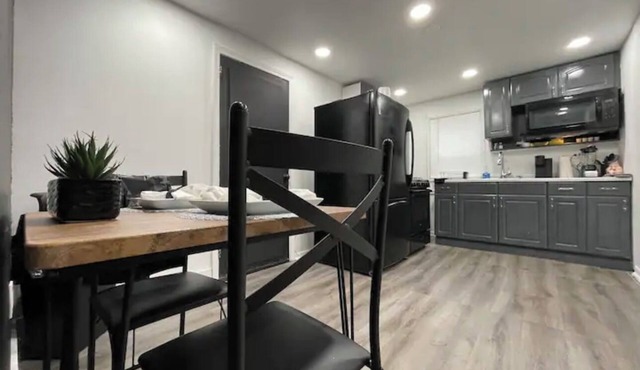 Charming 2-bedroom house in terrific Rahway near train to NYC in Rahway