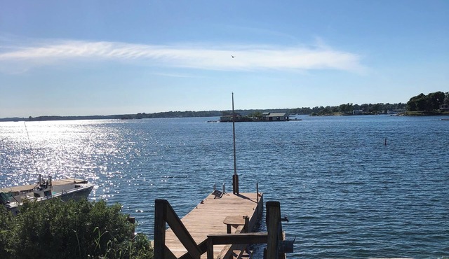 Charming 3-bedroom house with WiFi and AC in delightful Fishers Landing