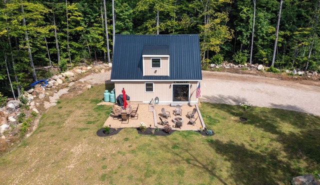 Charming 3-bedroom cabin with AC in Bartlett mins from Storyland & hiking