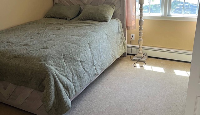 Charming 3-bedroom house in quaint Rocky Hill with AC, 10 minutes from TPC.