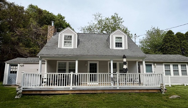 Charming 3-bedroom house in serene Waterford with AC close to beaches.
