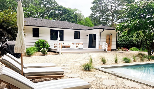 Charming 3-bedroom house with heated pool in Bellport village.