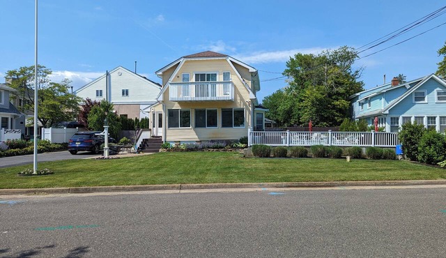 Charming 3 Bedroom Home in Spring Lake