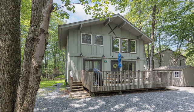 Charming 4-bedroom house with WiFi and AC in beautiful Lake Harmony.