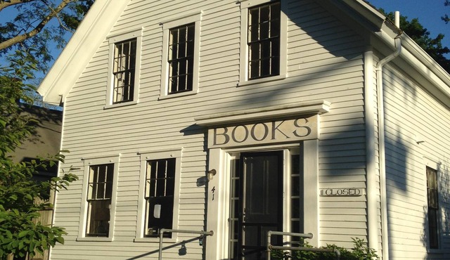 Charming Antique in Wellfleet Center- walk to shops, beach!