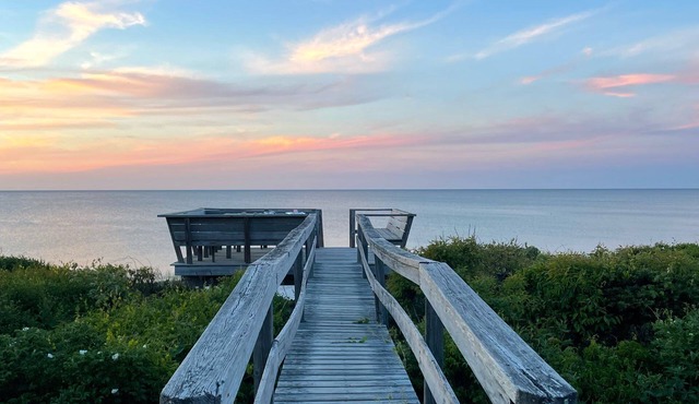 Charming Cape Cottage—Ocean Views & Private Beach
