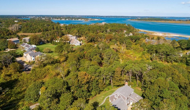 Charming Chatham Home Close to Bassing Harbor!