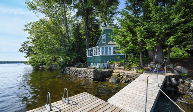 Charming cottage just 12' from the water's edge with gorgeous sunrise views!
