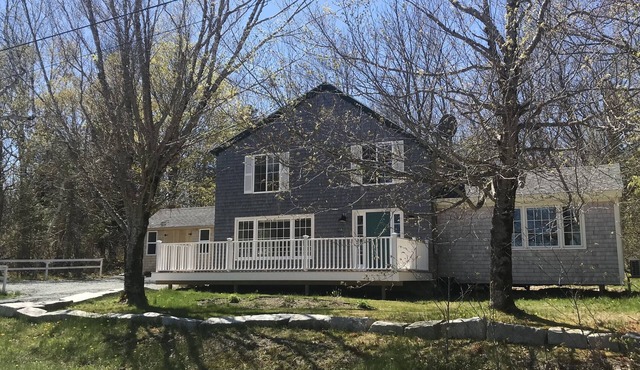 Charming cottage on quiet side road in Sedgwick